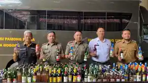 ribuan-botol-miras-dimusnahkan-satpol-pp-kota-bogor.jpg