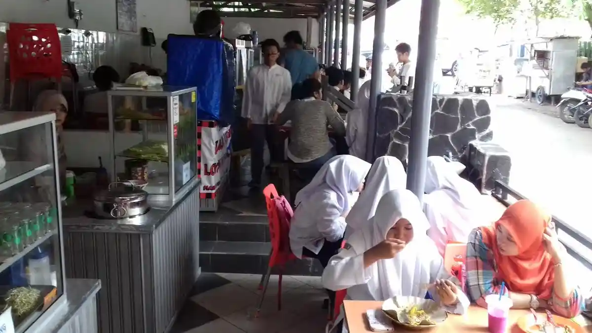 Wah, PKL Gang Selot Kini Tempatnya Bersih Jualannya Sehat