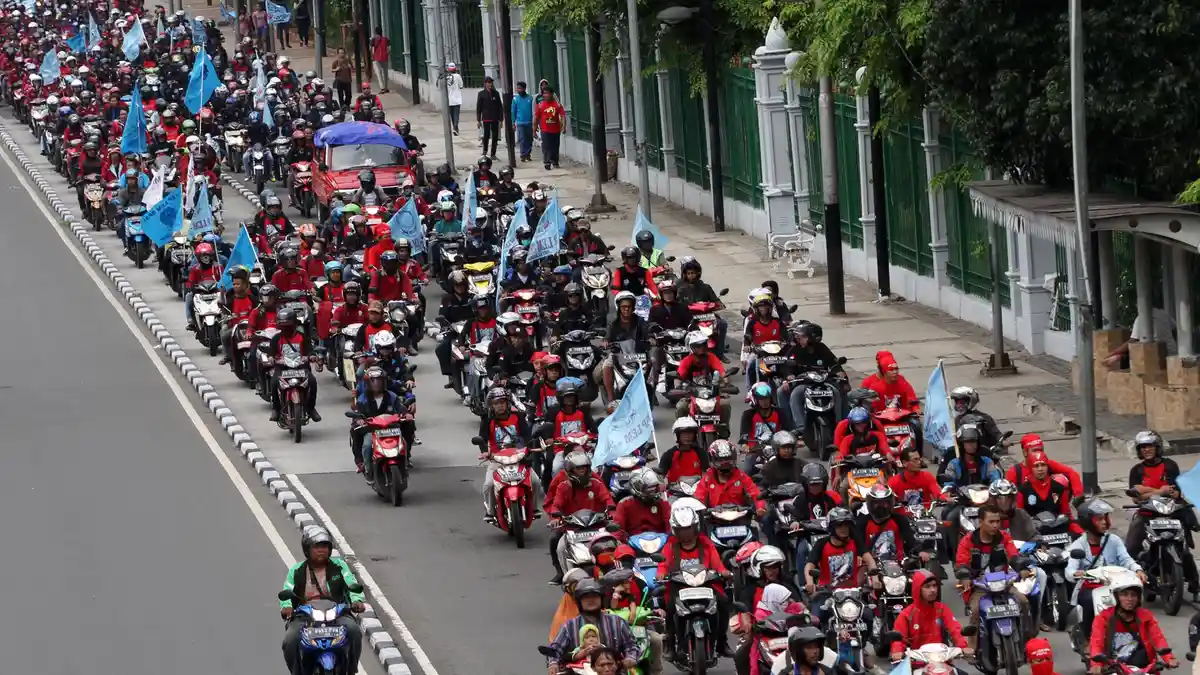 Buruh Honda Ikut Pawai Hari Buruh Tunggangi Motor Seharga Rp 30 Juta