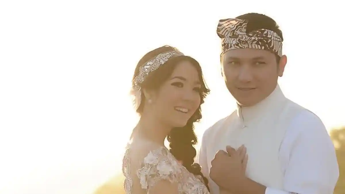 Rayakan Ulang Tahun Pernikahan, Gading dan Gisella Kenang Masa-masa Romantis Pesta Perkawinan