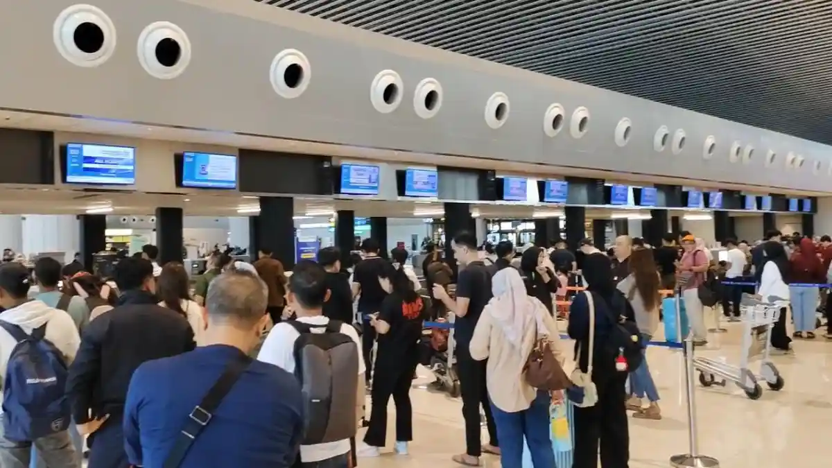 Jamaah 'Nekat' Umrah Usai Bandara Riyadh Diserang, Penerbangan Makassar ...