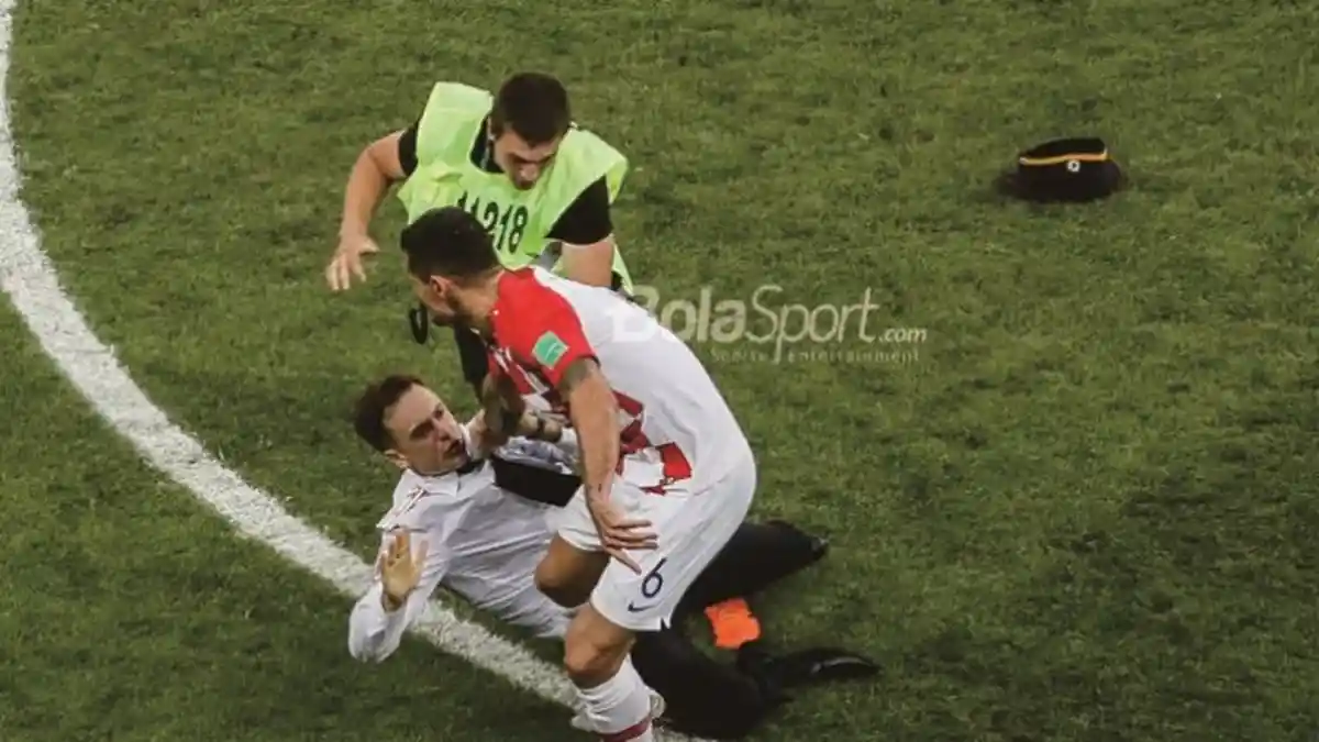 Ternyata ini Sosok Penyusup yang Masuk Lapangan saat Final Piala Dunia 2018 Berlangsung