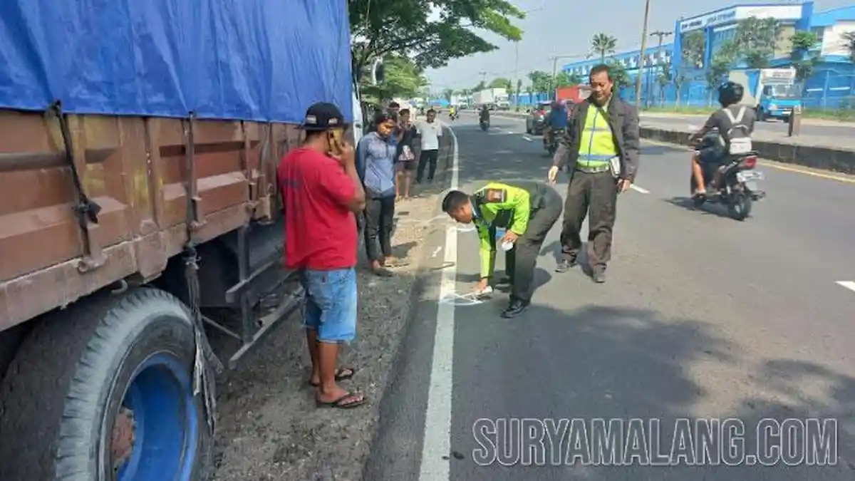 Sopir Truk Tabrak Mati Pemuda 22 Tahun asal Desa Gendingan, Tulungagung di Krian, Sidoarjo