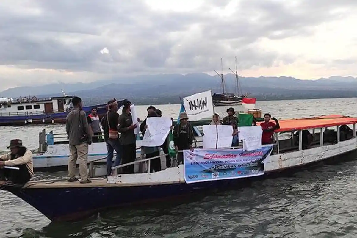 Pegiat Lingkungan Desak Pemulihan Perairan Teluk Bima yang Terdampak Pencemaran Jelly Foam