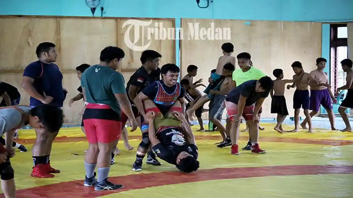 Berita Foto: Pelatih Kepala Gulat Sumut Sebut Persiapan di Atas 60 Persen, Tatap PON 2024 - 04102023_LATIHAN-RUTIN_ABDAN-SYAKURO-1.jpg