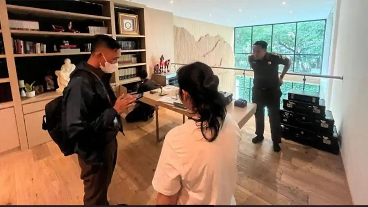 Sandra Dewi Tak Terlihat Saat Kejagung Geledah Rumah Harvey Moeis , Kemana Sang Artis?