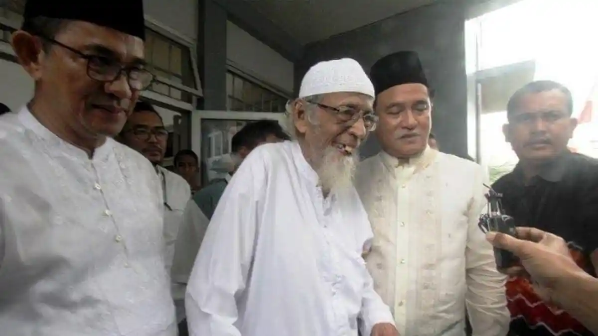 Bebas Murni, Abu Bakar Baasyir Tinggalkan Lapas Gunung Sindur Jam 5 Pagi