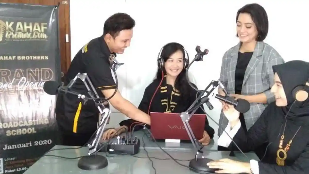 Helmi Kahaf Ungkap Cara Jadi Public Speaking Handal, News Anchor, MC dan Personal Branding