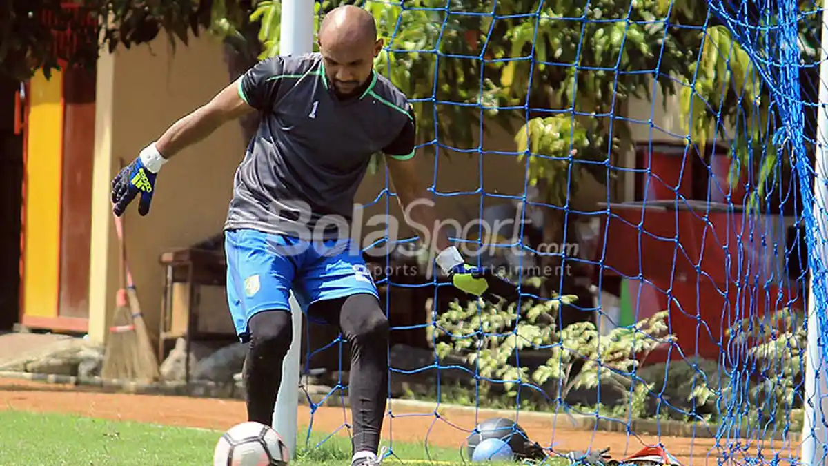 Mantan Kiper Bali United Resmi Gabung Persebaya Surabaya