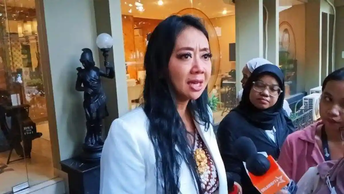 Jerit Hati Asri Welas Ngaku 17 Tahun Menikah tapi Merasa Kesepian ...