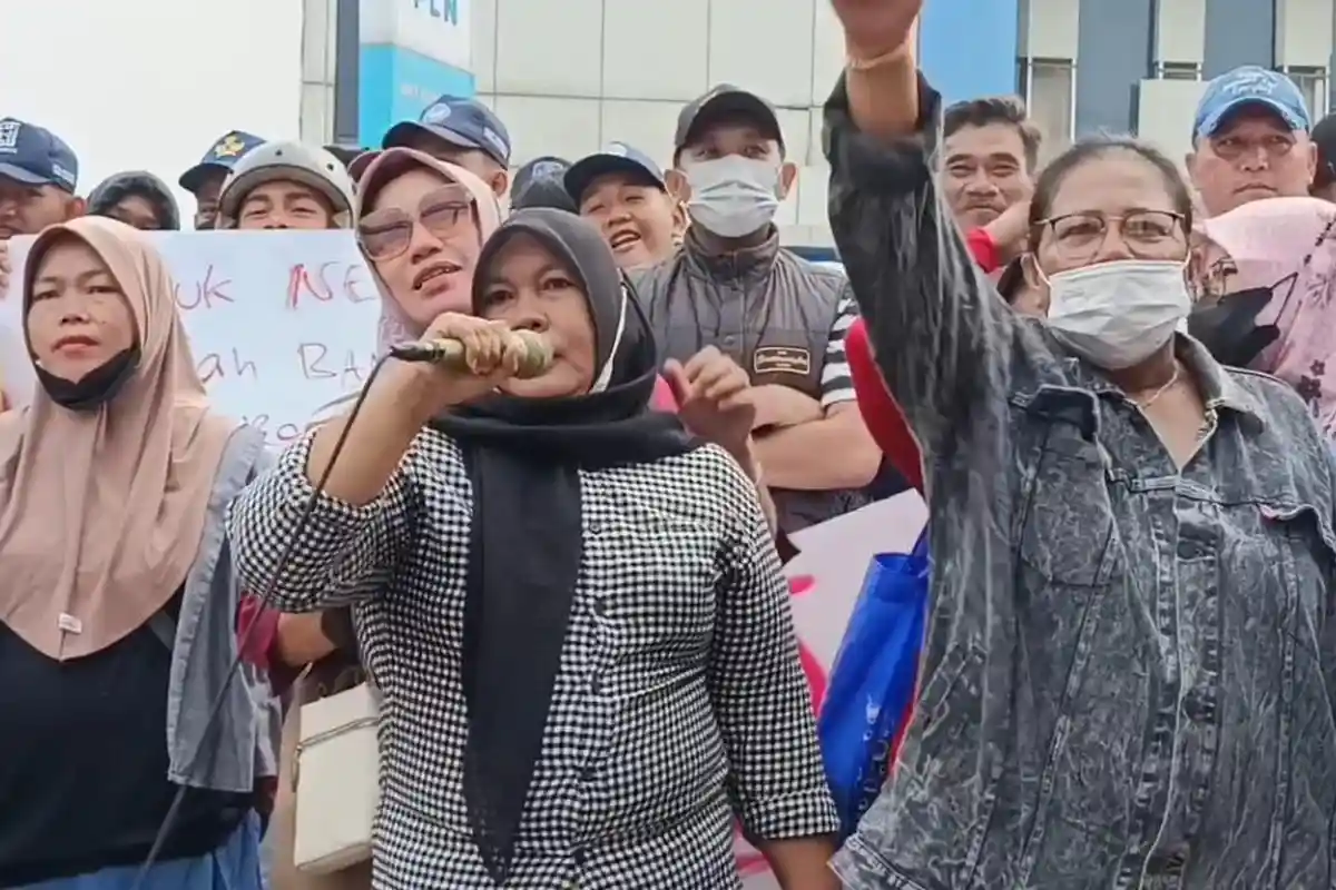 Protes Sistem SPMB, Ratusan Emak-emak Geruduk SMKN 2 Kabupaten Tangerang