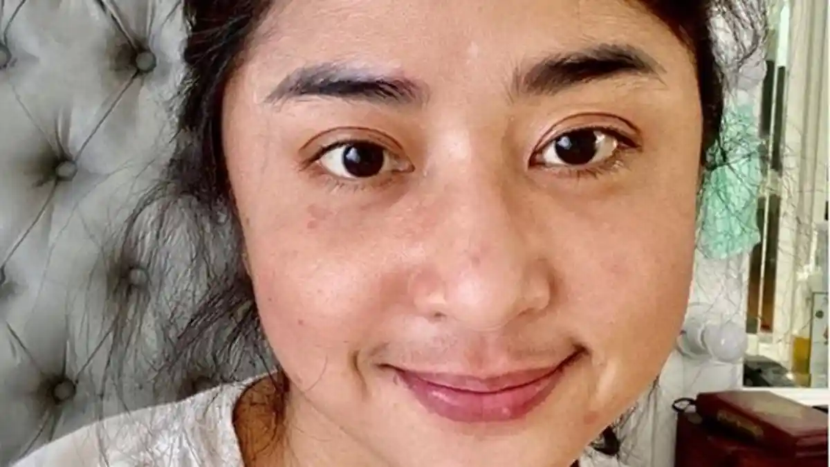 Dewi Perssik Syuting Lagi, Sembuh dari Covid-19 Begini Penampilan Depe Saat Pandu Program Televisi