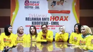 Kelompok-Relawan-Anti-Hoax-Khofifah-Emil-saat-menggelar-deklarasi.jpg