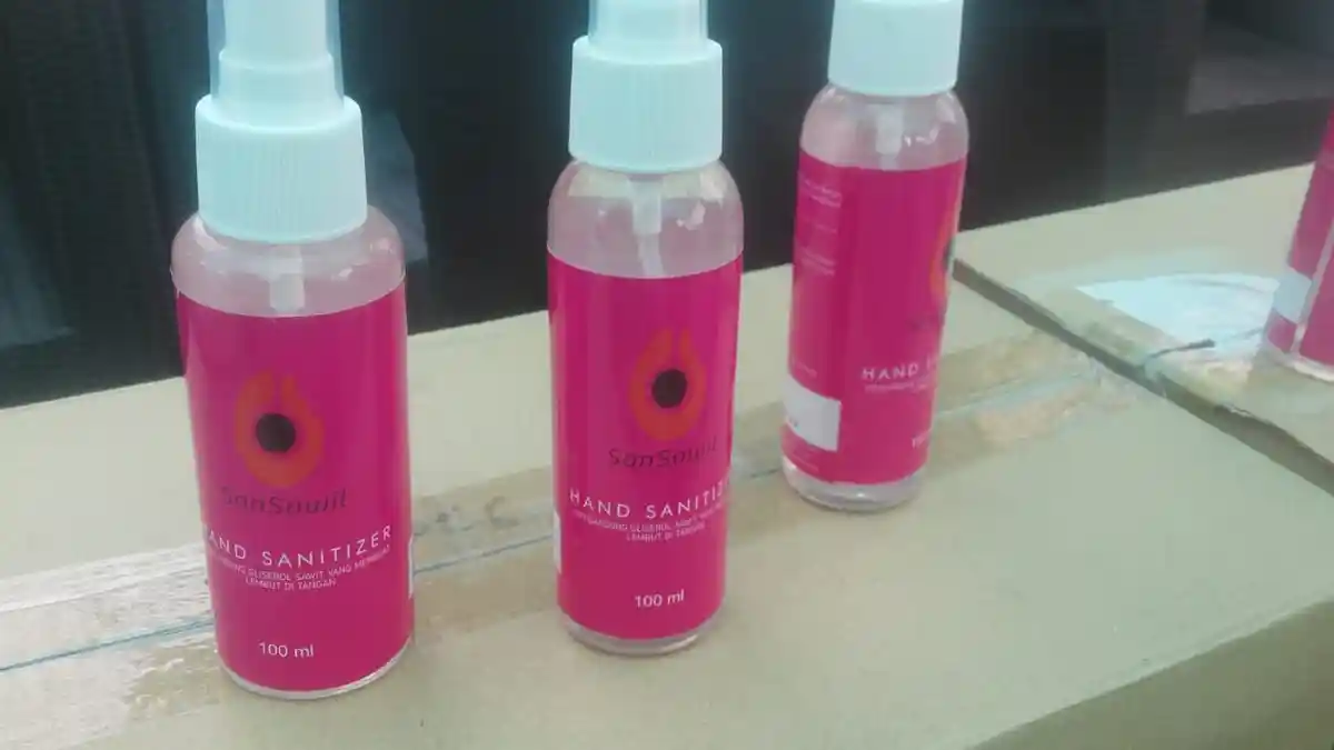 Manfaatkan Waktu di Tengah Pandemi dengan Ciptakan Hand Sanitizer Berbahan Kelapa Sawit