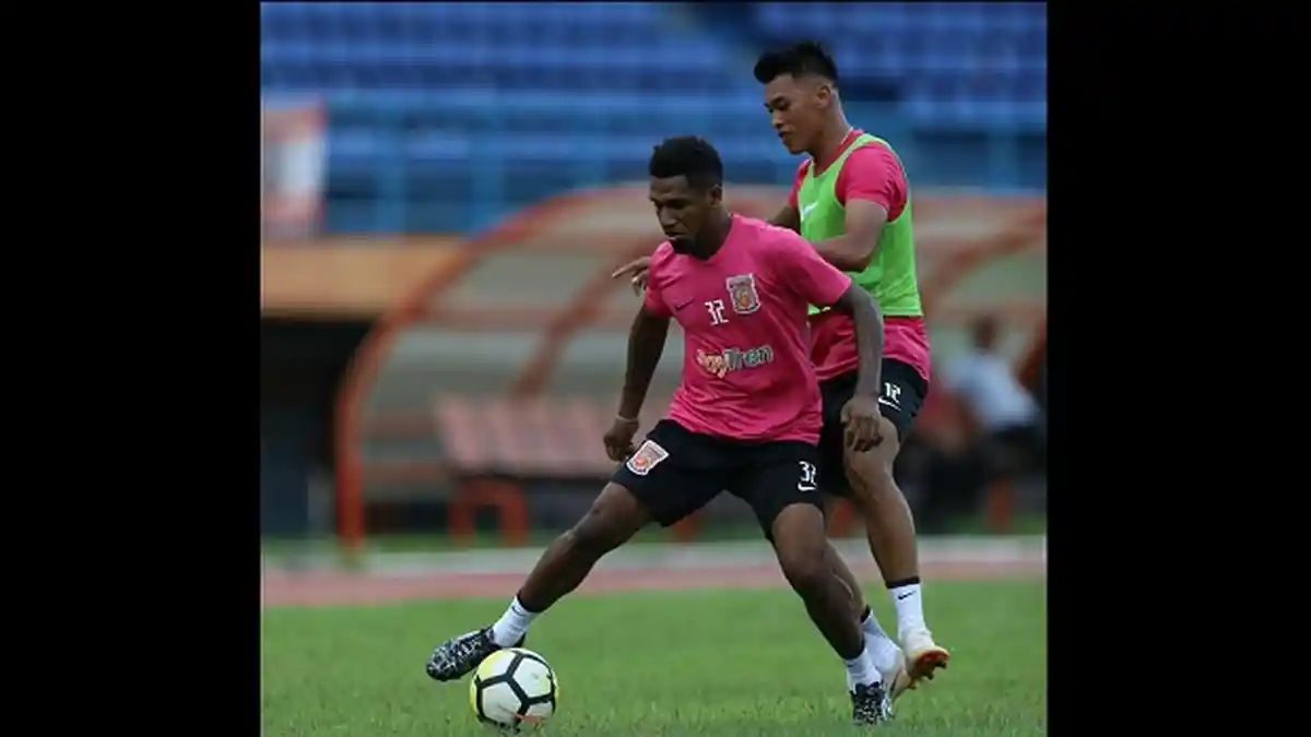 Finky Pasamba dan Makarius Suruan Mampu Beradaptasi dengan Permainan Borneo FC