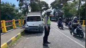 5-kendaraan-terlibat-kecelakaan-beruntun-di-di-perbatasan-Desa-Cindogo.jpg