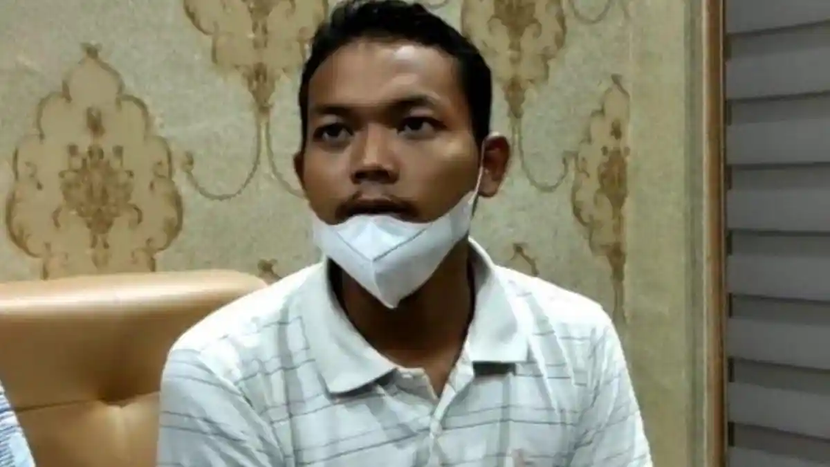 Usai Tikam Pria yang Diduga Membegalnya, Dedi Sujud di Kaki Ibundanya Mohon Ampun