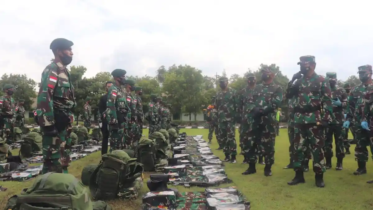 Panglima TNI Periksa Kesiapan Yonif Para Raider 501/BY yang Akan Bertugas 9 Bulan di Intan Jaya