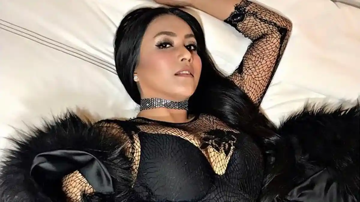 Seksi Abis! 7 Gaya Busana Denada Ini Bikin Cowok Tak Berkedip