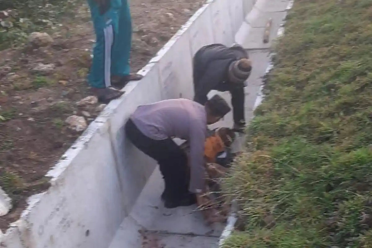 Breaking News : Mabuk Berat, Pria di Labuan Bajo Ditemukan Tergeletak Tak Sadarkan Diri Dalam Got