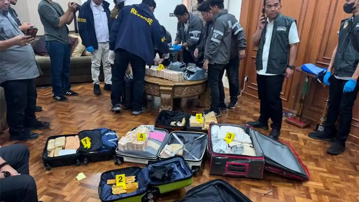 Polri Sita Rp 476 Miliar saat Geledah Rumah di Sentul, Ada Foto Keluarga Diduga Pemiliknya - Tribunnews.com