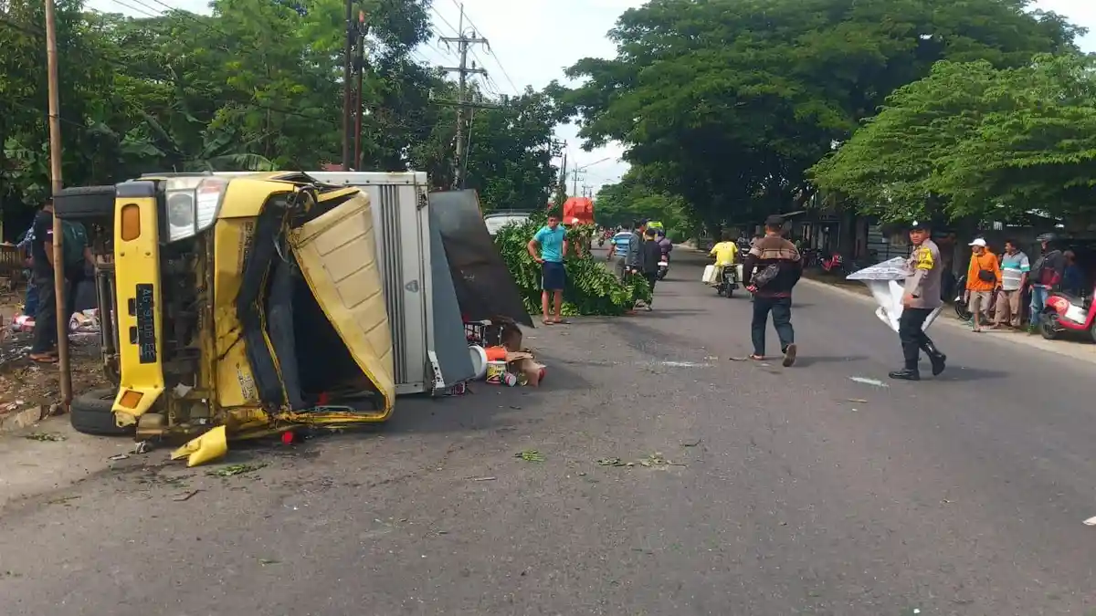 Dua Orang Tewas Usai Mobil Boks Tabrak Motor di Jalan Plemahan-Pagu Kediri