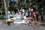 'Menanam Melawan' Simbol Protes Pemuda Korleko Terhadap Abrasi dan Tambang Galian C
