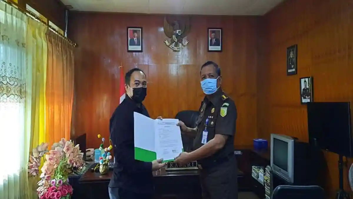 BPJS Ketenagakerjaan NTT Serahkan SKK  kepada Kejari Kota Kupang