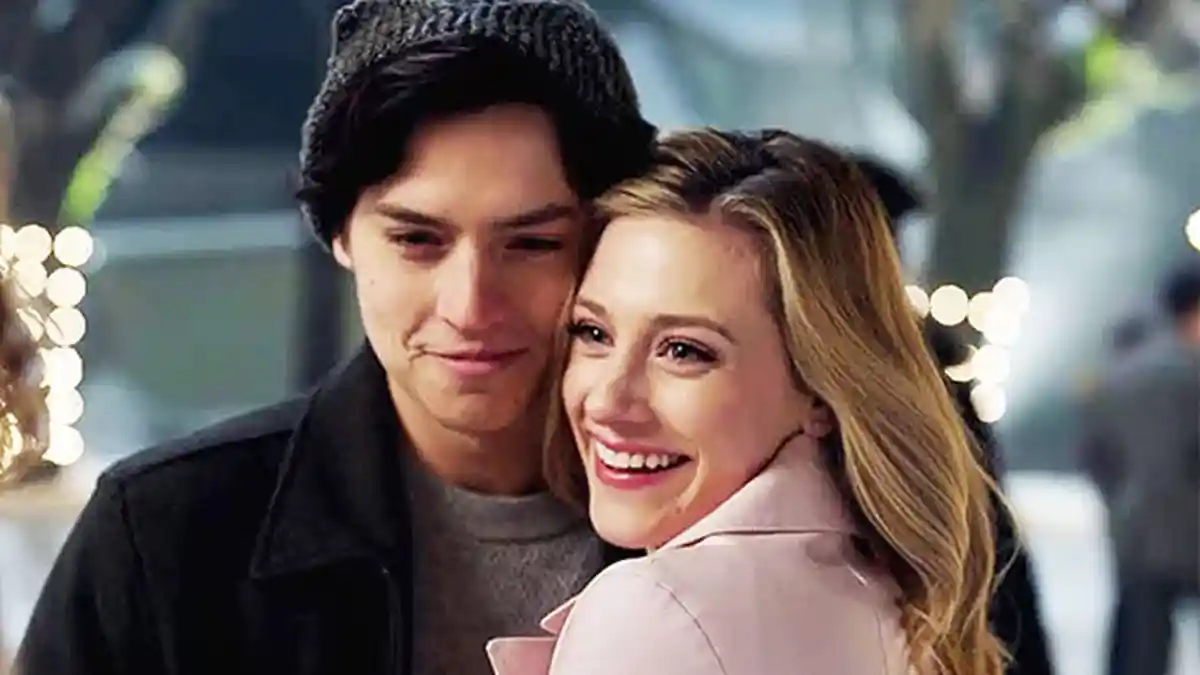 Cole Sprouse dan Lili Reinhart Terlibat Cinta Lokasi, Begini Perjalanan Asmara Keduanya, Berliku