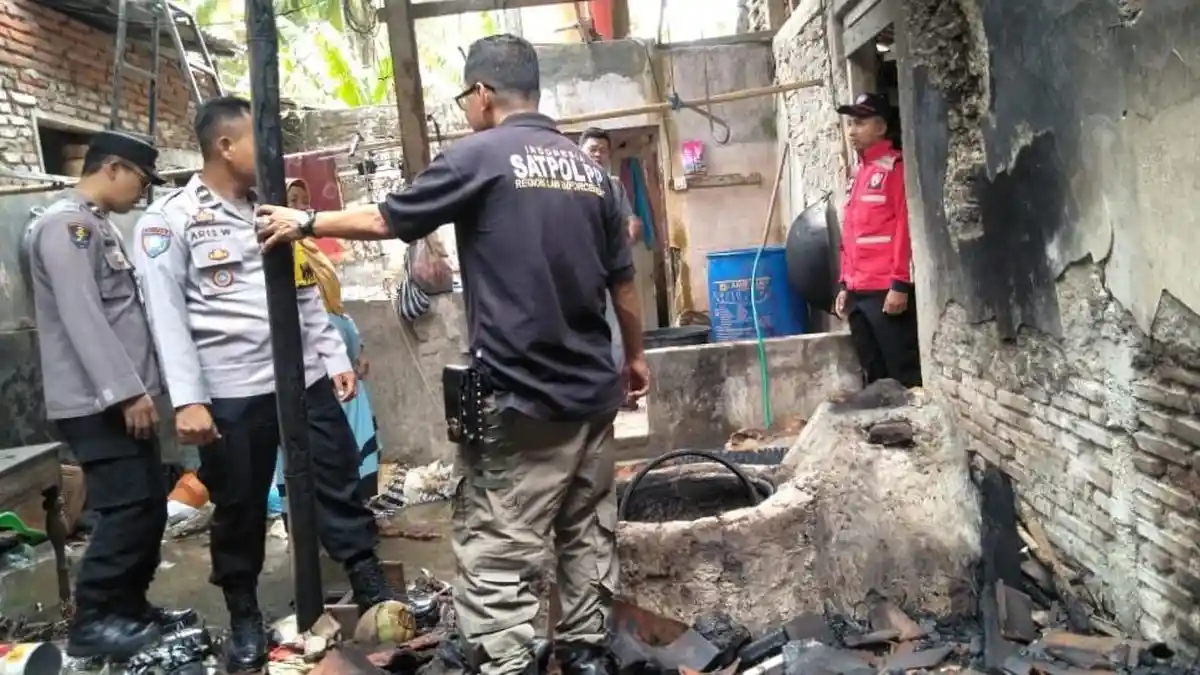 Ditinggal Pergi Kondangan, Dapur Tempat Produksi Gula Merah di Kedungreja Cilacap Terbakar