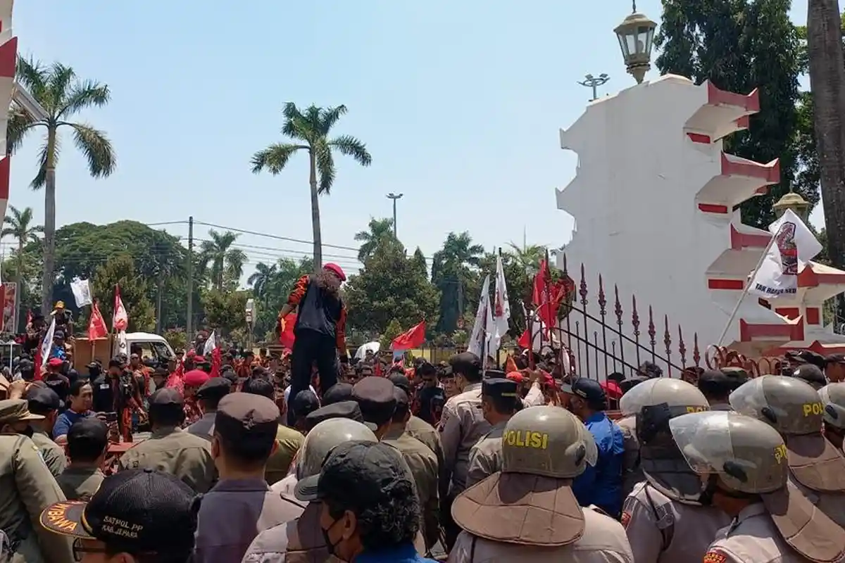 Demonstrasi Tuntut Sekda Jepara Mundur Telan Korban Jiwa, Satu Peserta Aksi Meninggal Dunia