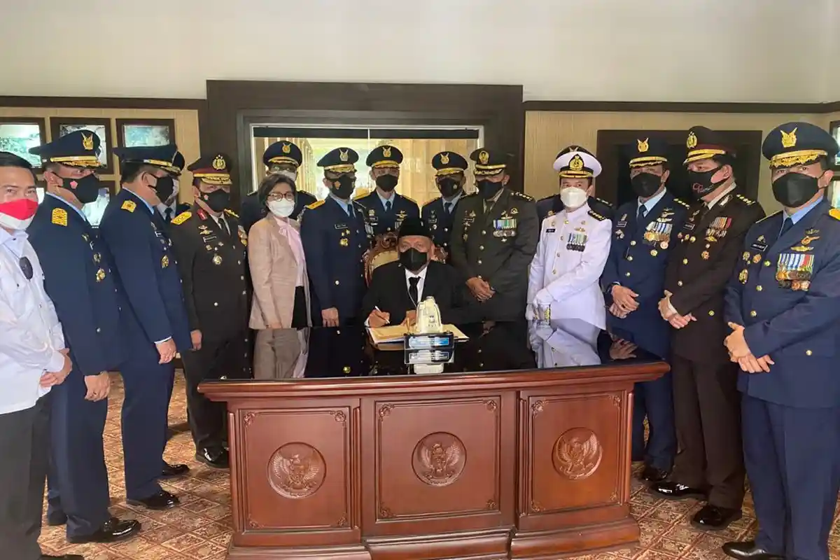 Ziarah ke TMP Kalibata, Gubernur Olly Ungkap Istri Alm FJ Tumbelaka Masih Keluarga dengan Neneknya