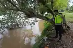 Mitigasi Dini Bencana, Polisi Pantau Debit Air di Sungai Komering OKU Timur