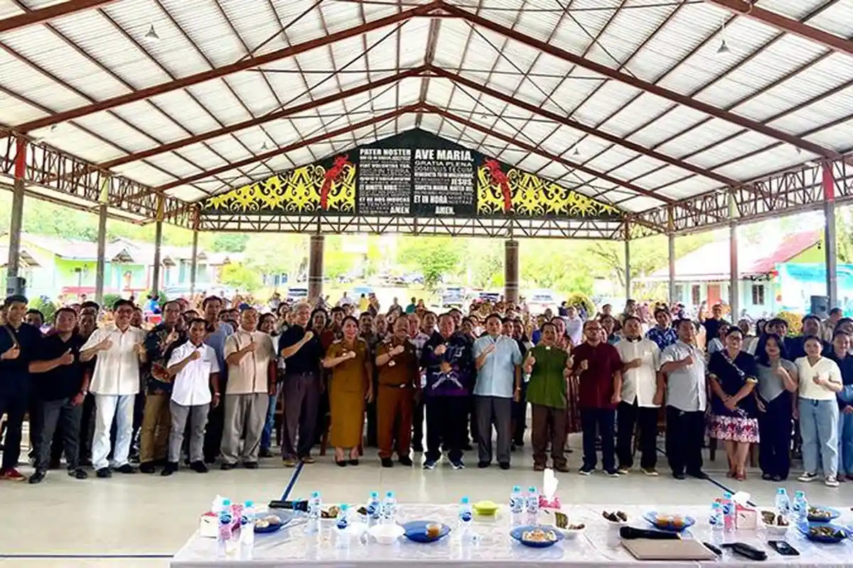 Uskup Mgr Valentinus Saeng Kunjungan Kanonik ke Paroki Katedral