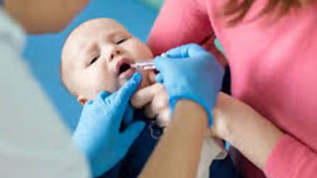Dokter RSUD Provinsi NTB Edukasi Pentingnya Imunisasi Polio Pada Anak