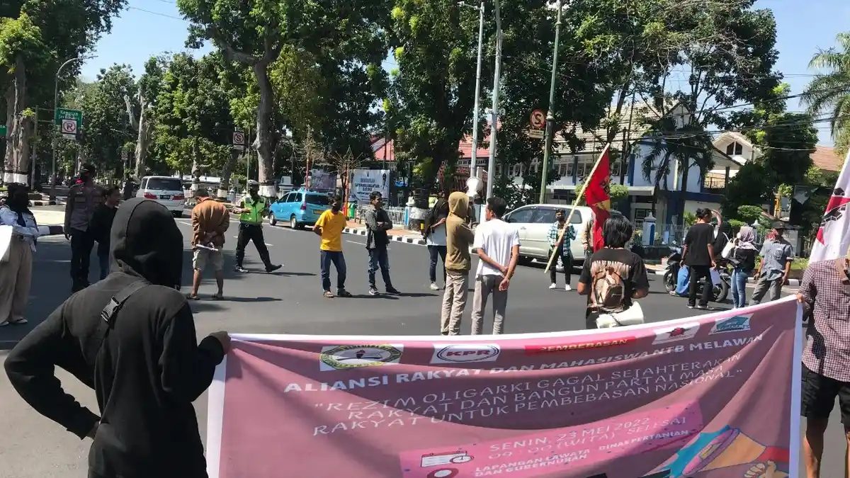 Aliansi Mahasiswa dan Rakyat NTB Melawan Gelar Aksi di Mataram, Ini 22 Tuntunnya