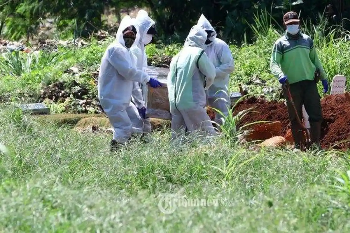 Kisah Sedih Bidan Meninggal Karena Terpapar Covid-19, Ayah dan Ibu Juga Berpulang Karena Terpapar