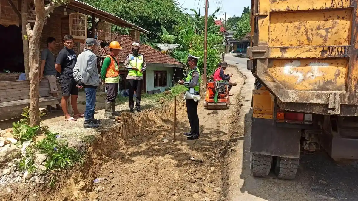 Polisi Minta Pengguna Jalan Bersabar dan Hati-hati, Ada Perbaikan Jalan di Jalur Pati - Grobogan