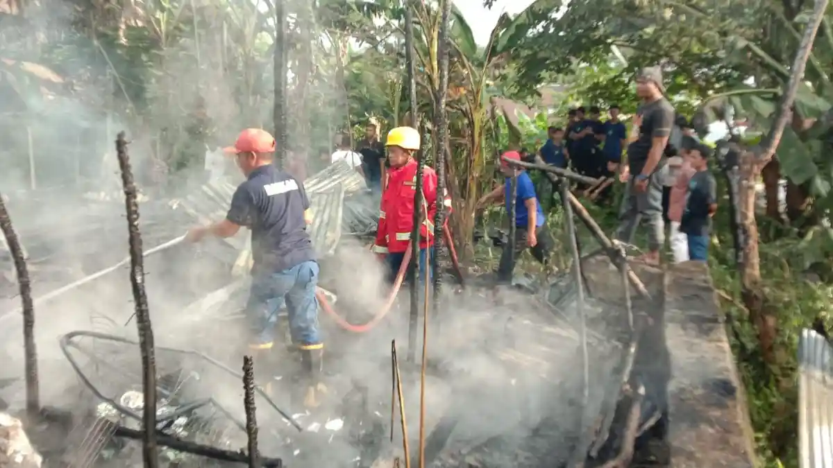 Kebakaran di Tanjungpandan, Rumah Kayu di Jalan Zainudin Aba Habis Terbakar