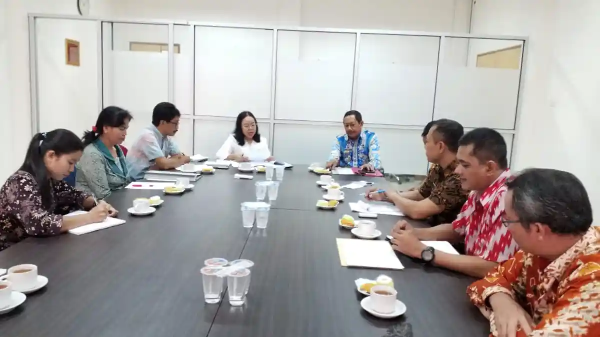 Perkuat UU Desa, Maria Goreti Gelar Rapat Kerja dengan Dinas PMD Kalbar