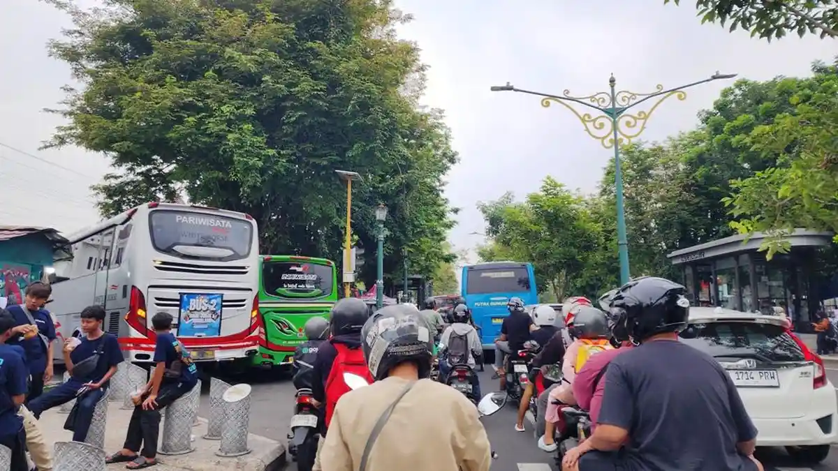 Bus Dilarang Parkir di Senopati, Ini Rute Pengalihan ke Ngabean dan Eks Menara Kopi