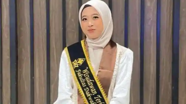 20260524-_-Anita-Wisudawati-Terbaik-UIN-Walisongo-Semarang.jpg