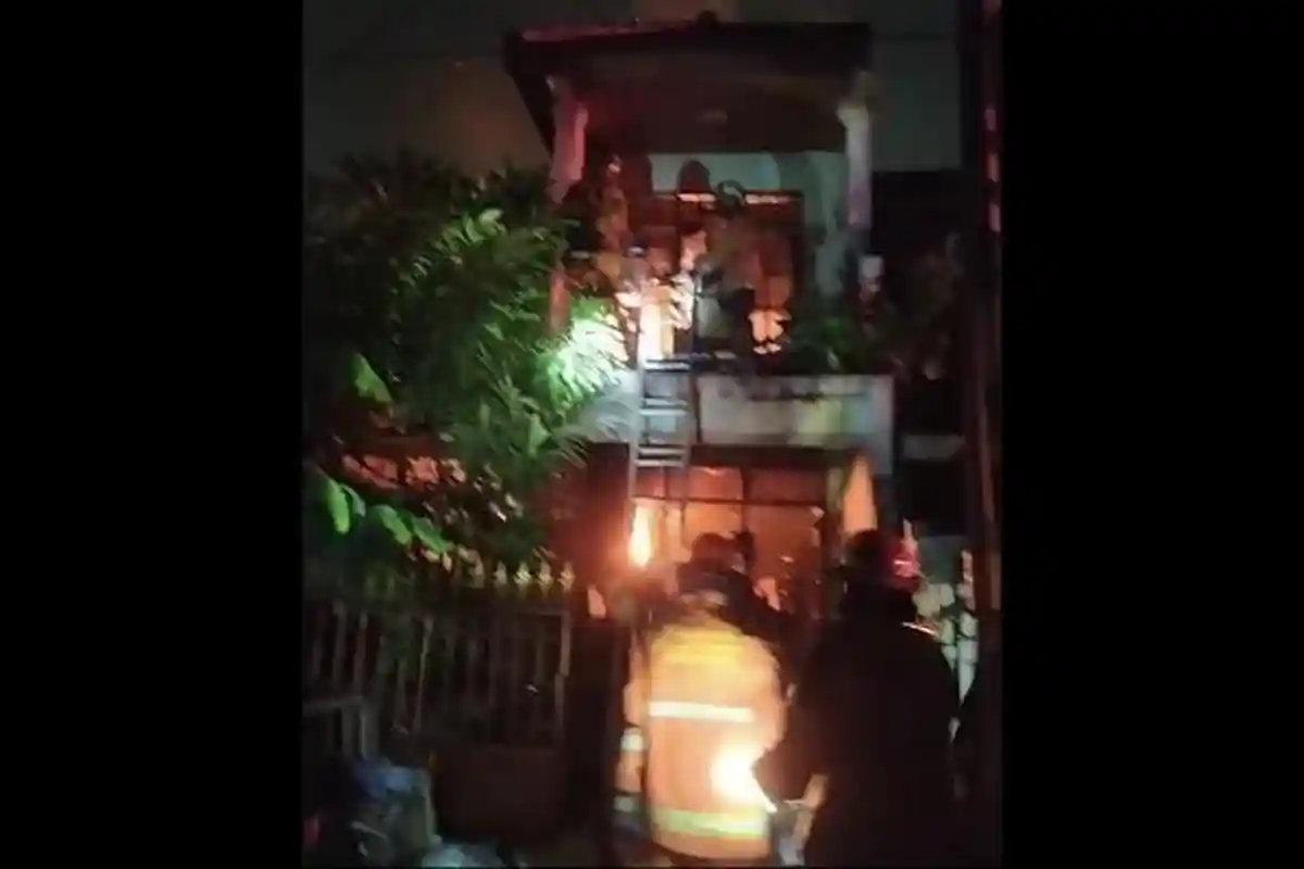 Kebakaran Rumah Dua Lantai di Bekasi Diduga Bermula dari Seorang ODGJ Bakar Sampah
