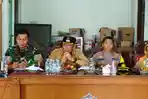 Edy-di-Balai-Desa-Gedangan-Kecamatan-Welahan-Kabupaten.jpg