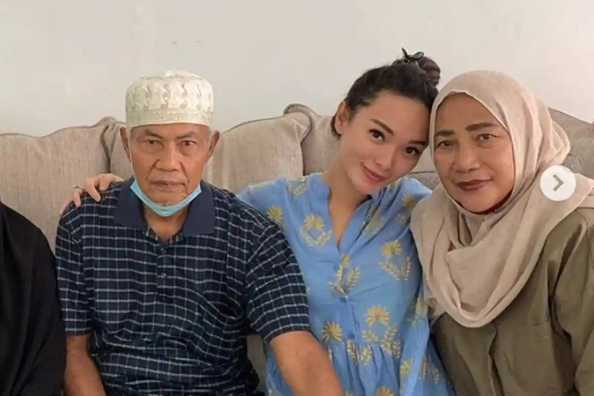 Zaskia Gotik Tertawa Panggil Ibu Mertua dengan Sebutan Ini, Saudara Iparnya Tampak Sungkan