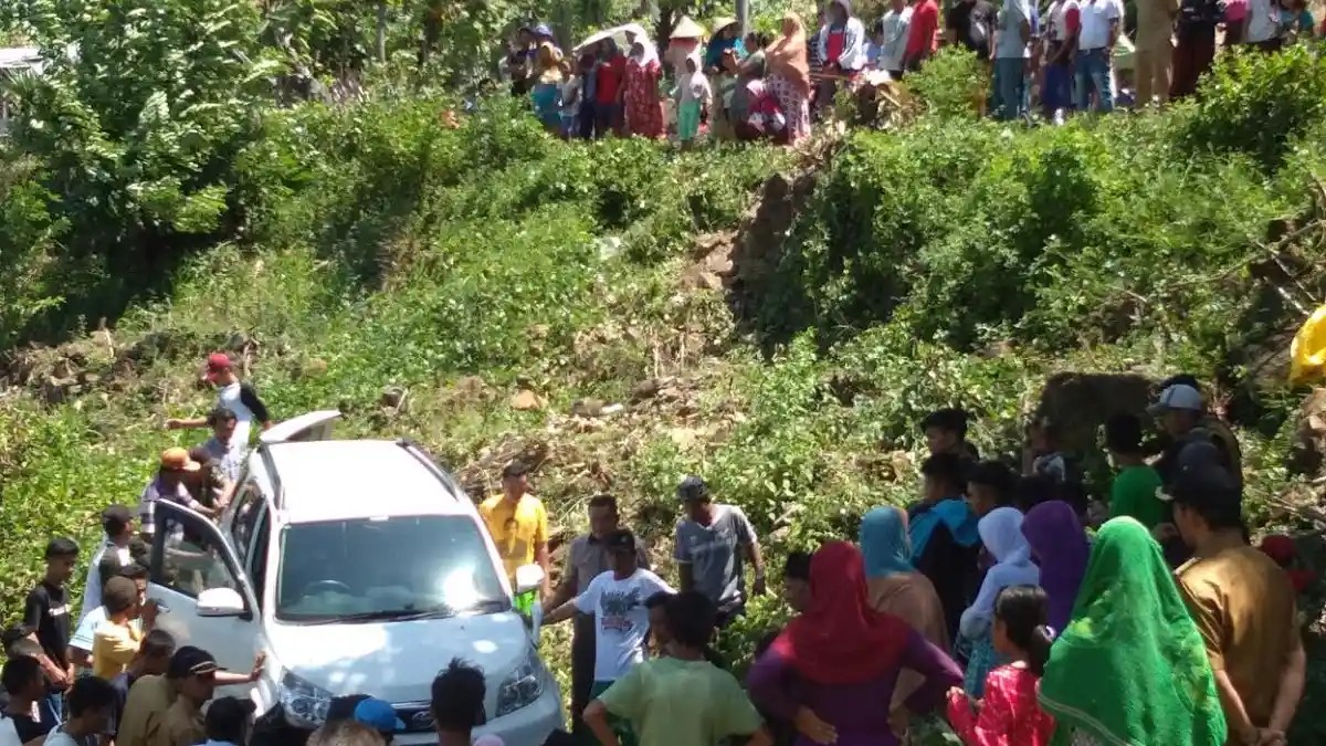 Toyota Rush Masuk Jurang di Barayya Jeneponto, Begini Kondisi Pengemudi