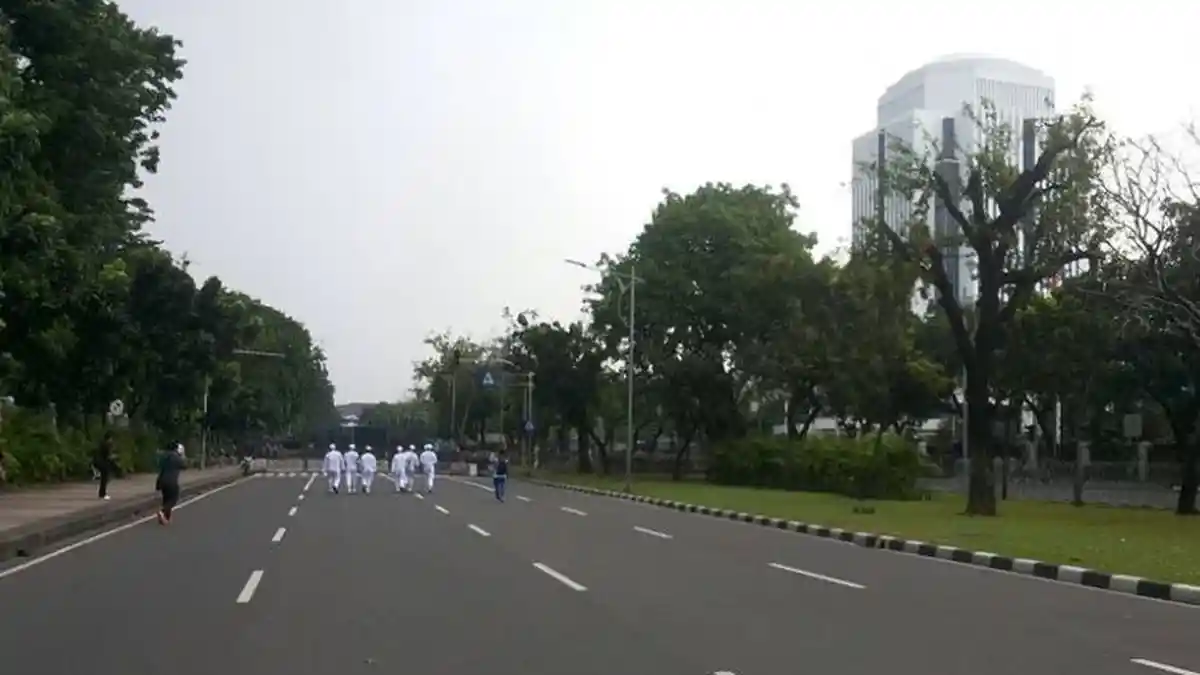 Massa Aksi 55 Bertahan di Istiqlal, Jalan Depan Gedung MA Lengang