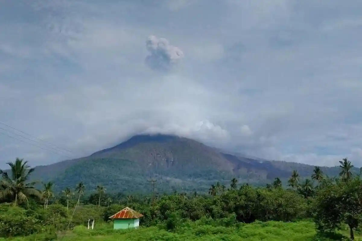 Erupsi Saat Hujan, Warga Lereng Lewotobi yang Pergi Berkebun Diminta Waspada Banjir