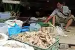 Jahe-segar-sedang-dijajakan-di-pasar-tradisional.jpg