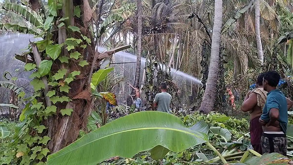 Pekerja Terpelecet Bikin Tiang Lampu Jatuh hingga Area Sumur Bor di Alue Peuno Peusangan Terbakar